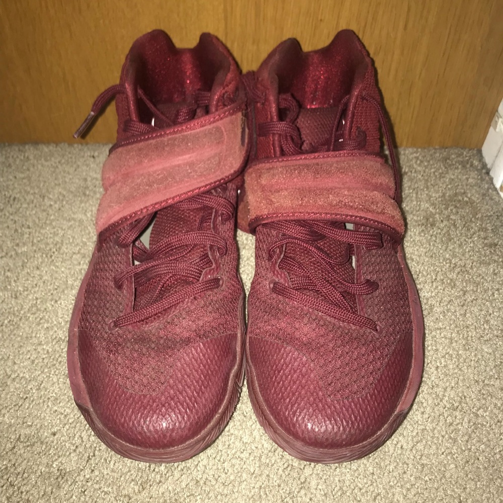Kyrie 2. Basketball shoes.